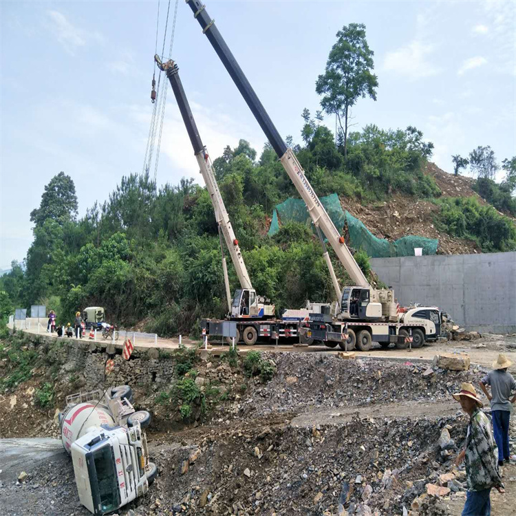 莘县汽车掉沟里叫吊车救援要多少钱